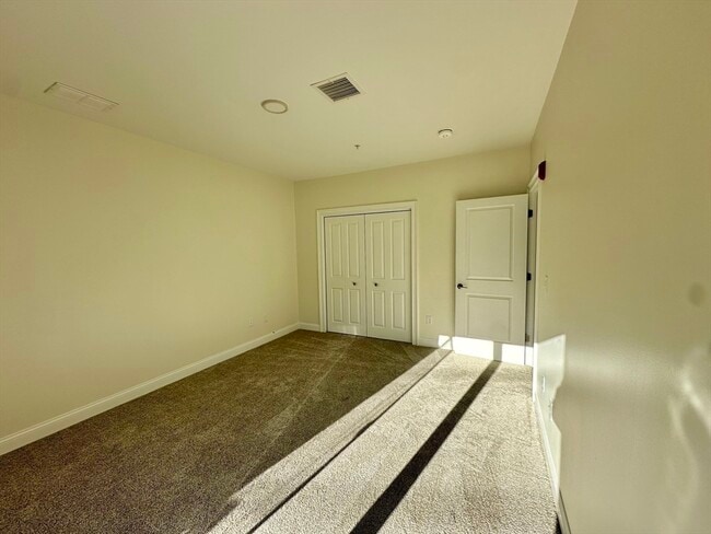 Building Photo - 10 Franklin Ave