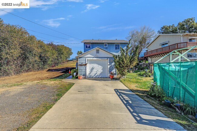 Building Photo - 4053 Willow Rd