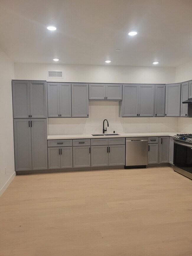 Building Photo - 2317 Olive Ave