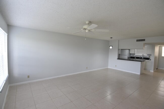 Building Photo - 6300 La Costa Dr