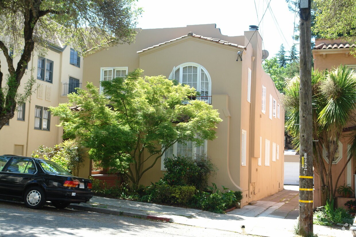 Foto principal - 2440 Hilgard Ave