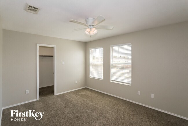 Building Photo - 10021 Fox Hill Dr