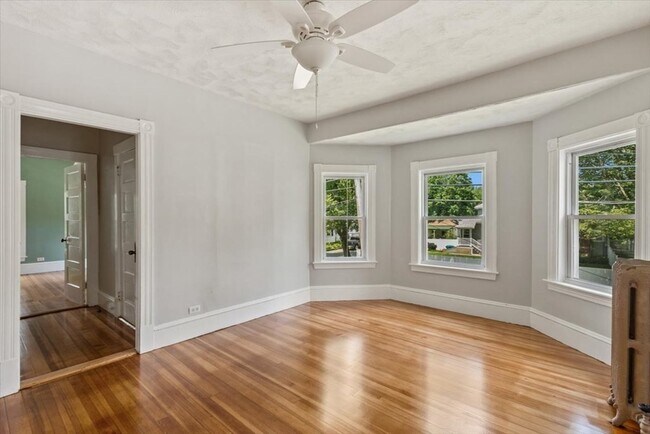 Building Photo - 254 N Elm St