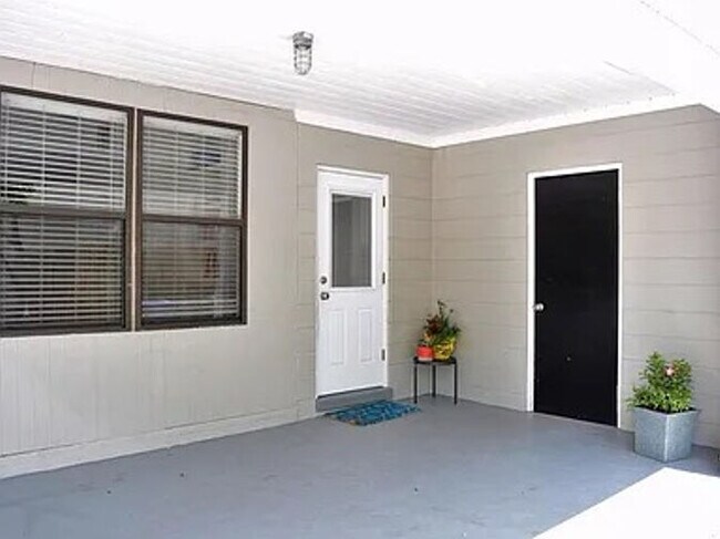 Building Photo - 3906 W San Carlos St