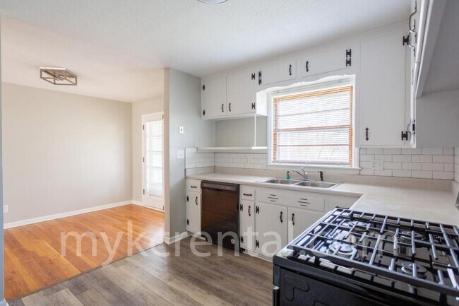 Building Photo - 6020 W 54th St