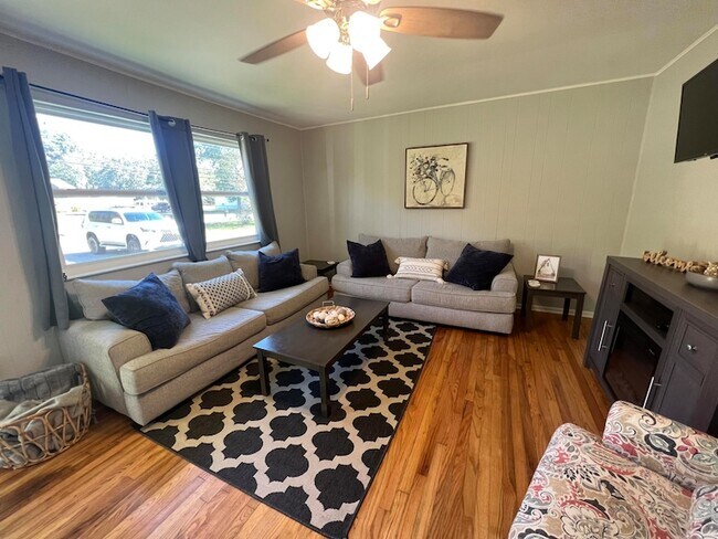 Foto del edificio - 8429 Daisy Dallas Rd