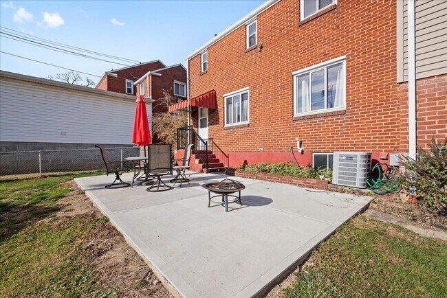 Building Photo - Updated Single Family Home for Lease