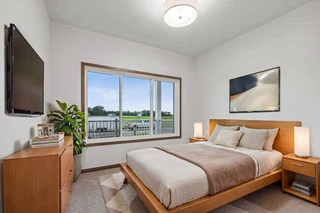 Foto del edificio - 4-bedroom, 3-bathroom Horace Single-Family Home w/ 3 Stall Garage