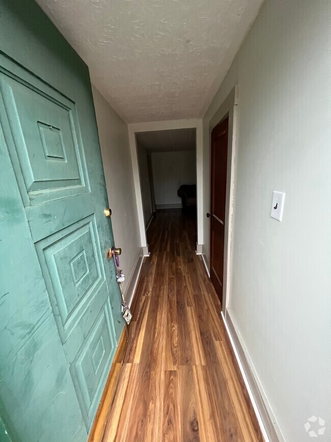 Low Apartments For Rent in Clay, WV 1 Rentals