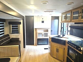 Building Photo - 19301 Green Grove Ct