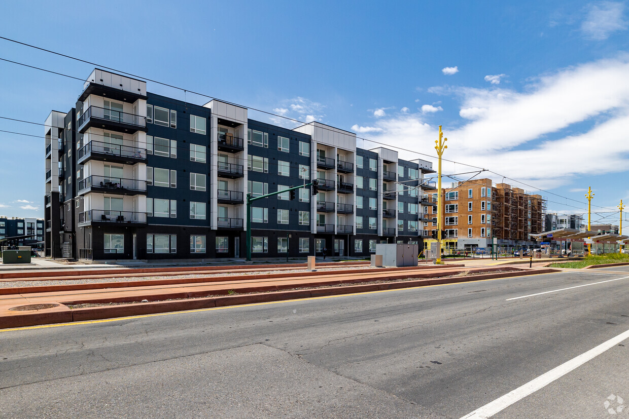 Contexto - The Village at North Station Apartments