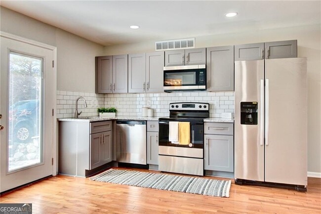 Building Photo - 3664 High Green Dr