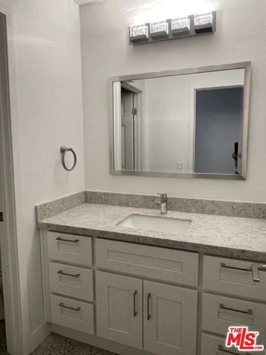 Foto del edificio - 18246 San Jose St