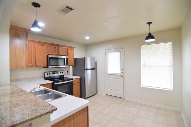 Building Photo - 2907 Blackburn Dr