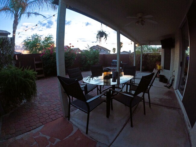 Foto del edificio - 3719 E Inverness Ave