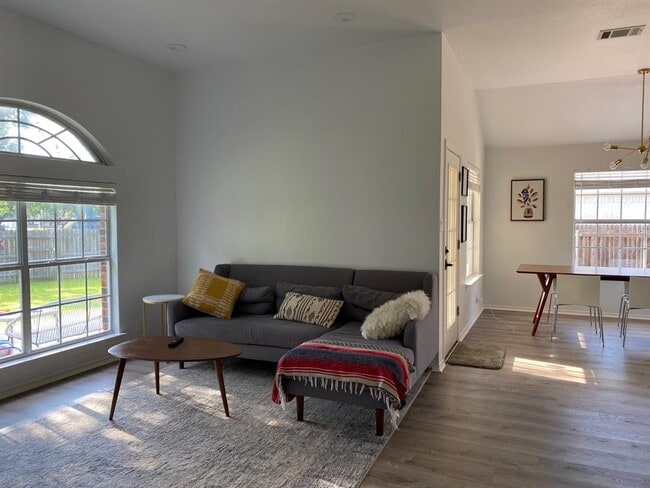Foto del edificio - 2623 Goldfinch Dr