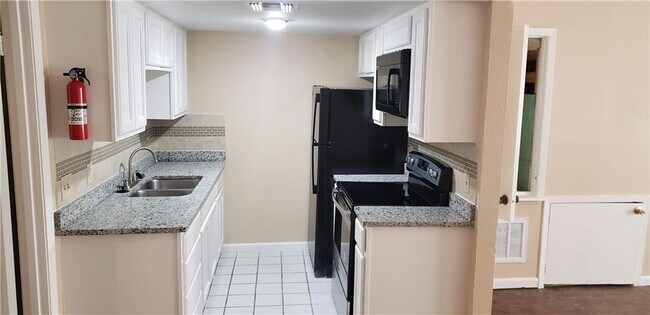 Building Photo - 5729 Crestmore Dr