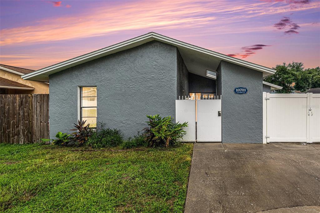 Primary Photo - 10701 Crowngate Ln