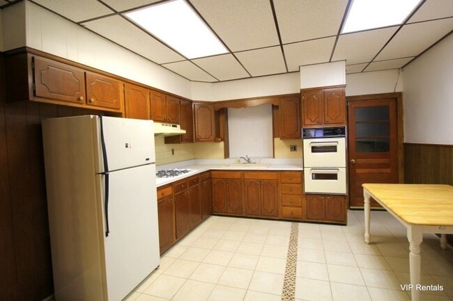 Building Photo - MUST SEE BEAUTIFUL HOME