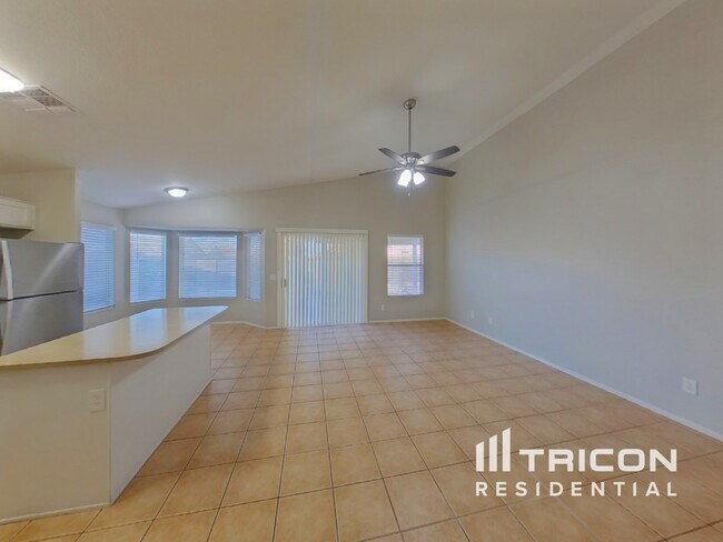Foto del edificio - 12209 W Edgemont Ave
