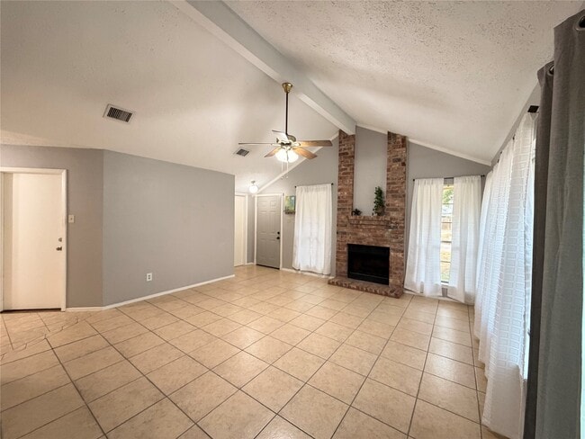 Building Photo - 9311 Crescent Moon Dr