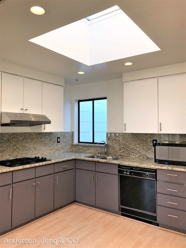 Building Photo - 213-215 Dorado Ter