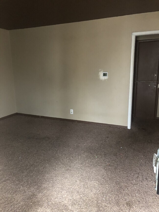 Foto del edificio - 3 bdrm w/garage