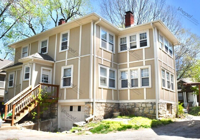 Building Photo - Available NOW! Beautiful 4 Bed 1 Bath Home...