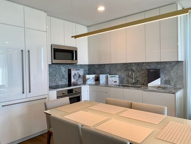 Foto del edificio - A'ali'i: 2 Bed, 2 Bath Condo w/ 2 Parking - Fully Furnished, Brand New Kakaako