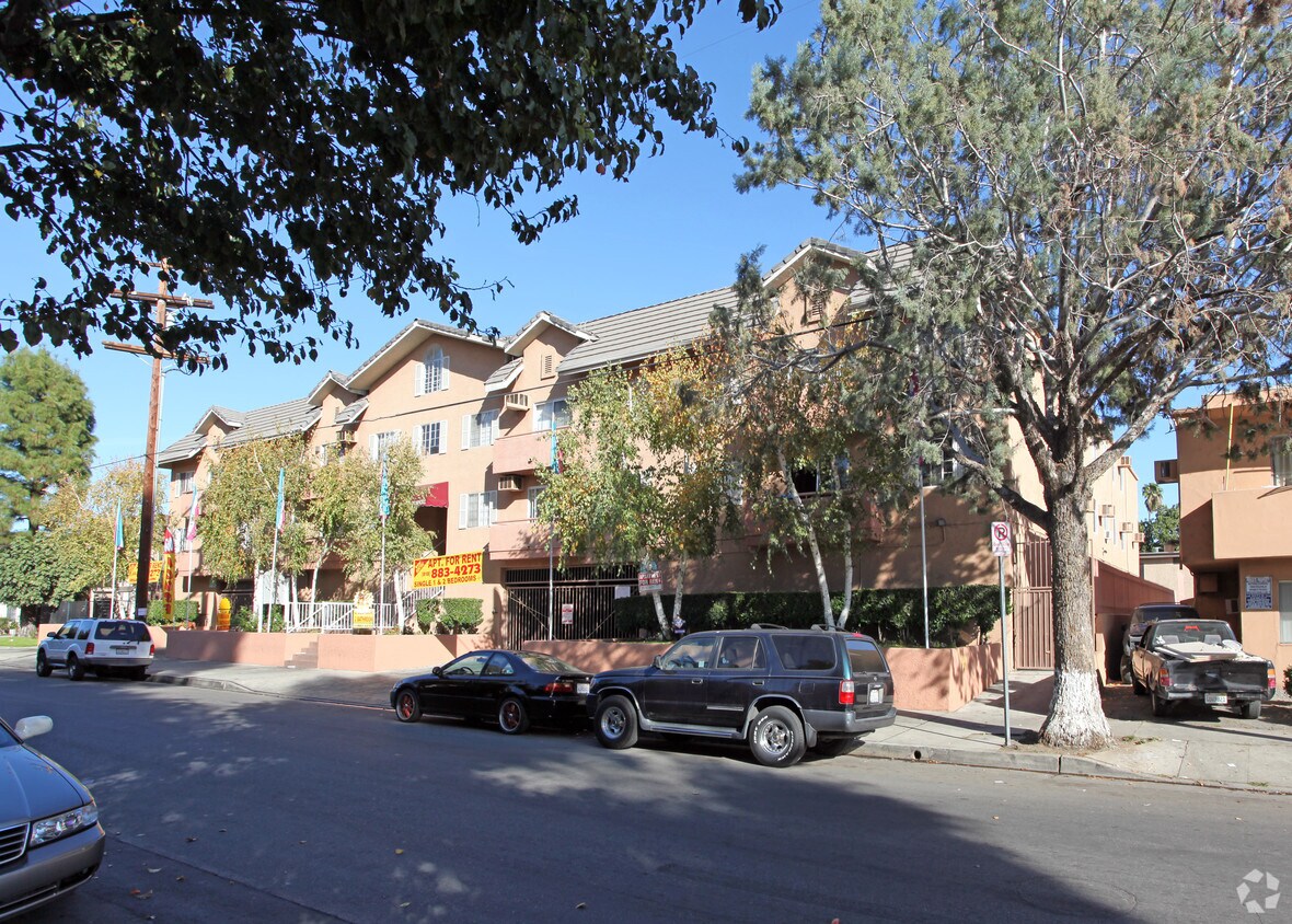 Woodland Pointe Apartments Canoga Park, CA