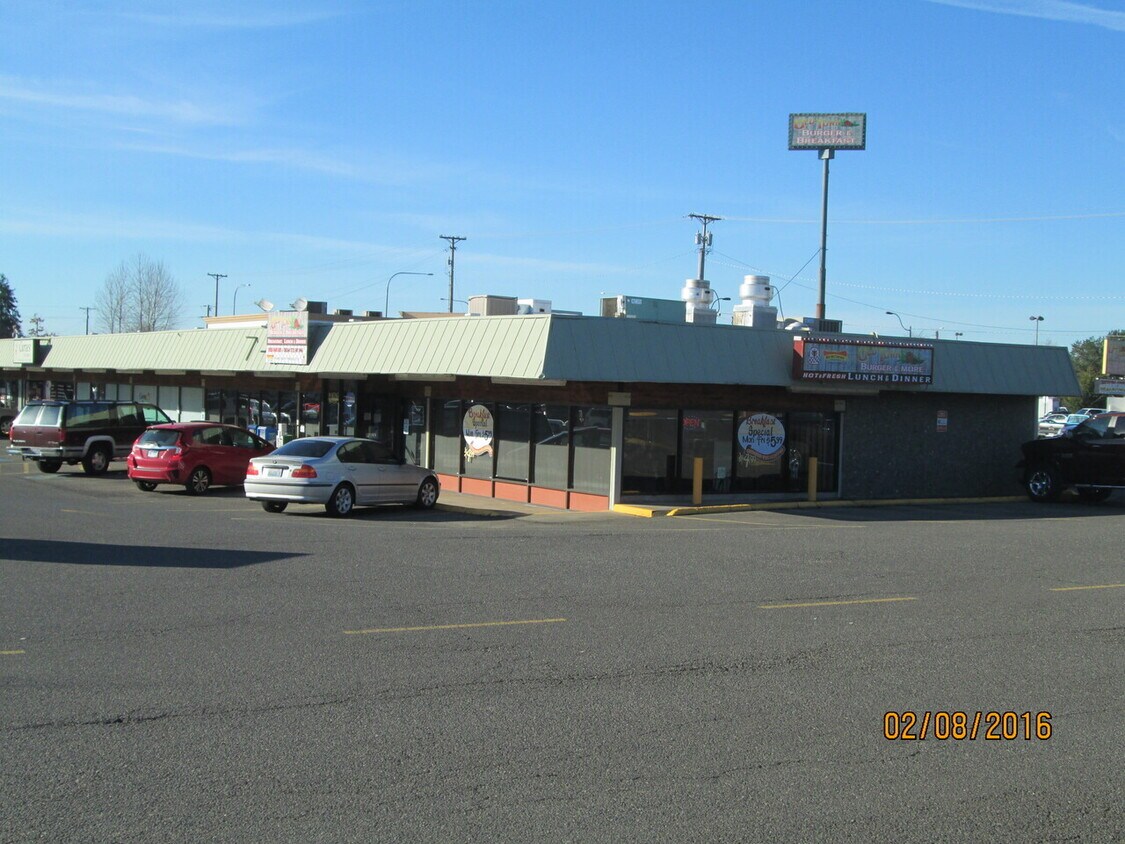 Building Photo - Battle Ground Plaza 813 W Main ST #106