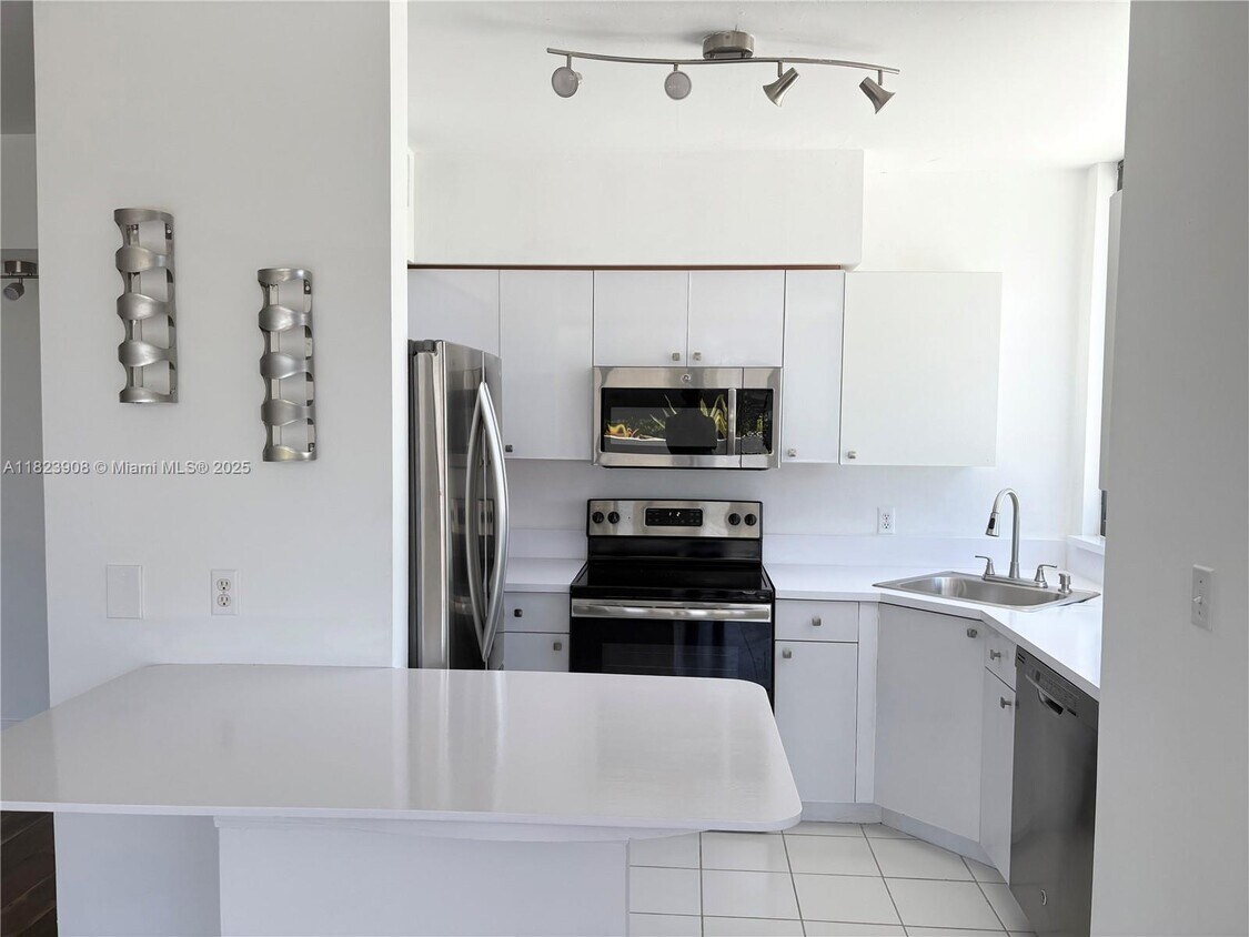 Foto principal - 1330 West Ave