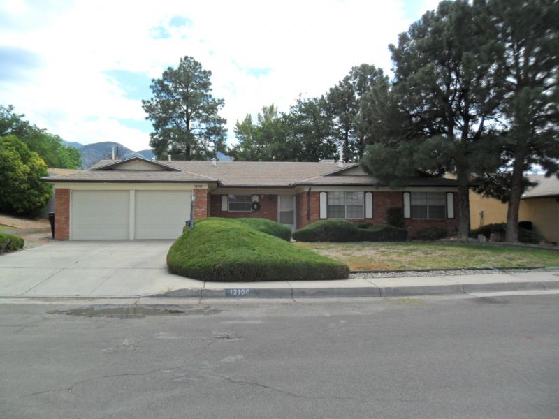 Foto principal - 12100 Key West Dr NE