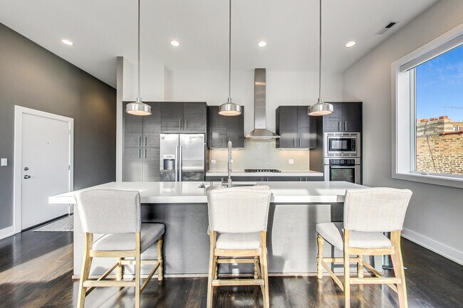 Building Photo - 6 N Throop St