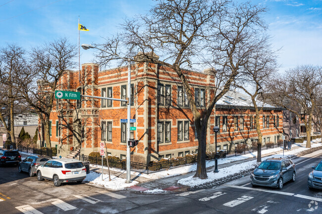 Building Photo - The Armory