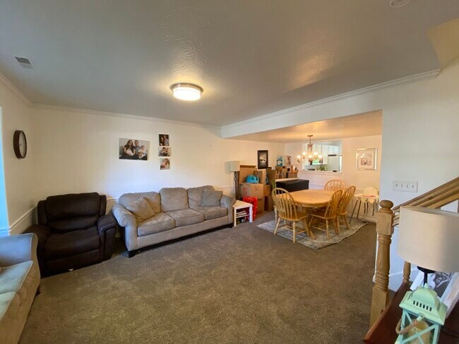 Building Photo - Townhome in Provo