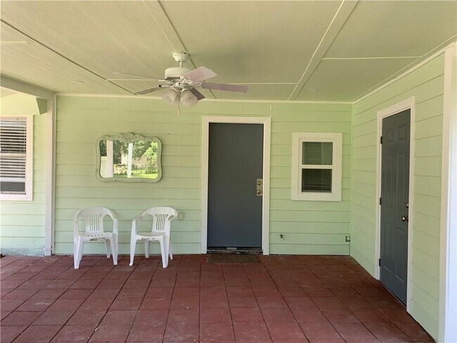 Foto del edificio - 611 Thrasher Ln