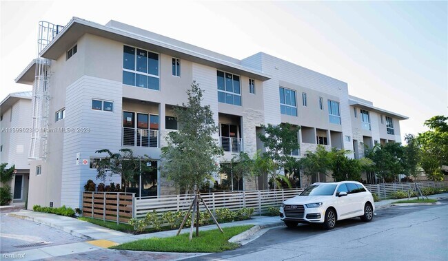 Foto del edificio - 3 br, 3.5 bath Townhome - 622 NE 12th Ave ...