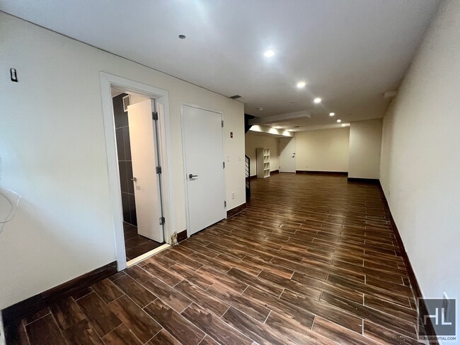 Building Photo - Ground level brownstone duplex w/ private ...