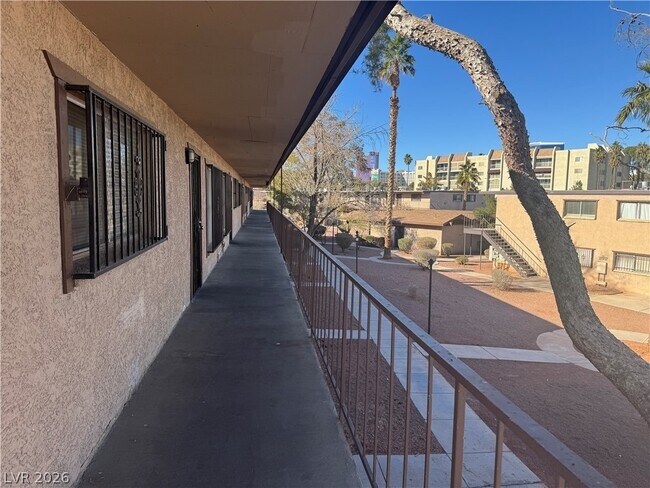 Foto del edificio - 615 S Royal Crest Cir