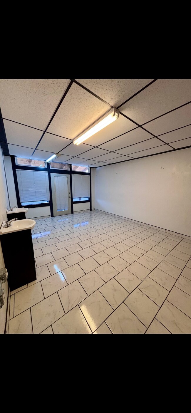 Foto del edificio - 3213 S Main St