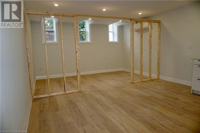 Building Photo - 588 Barton St E
