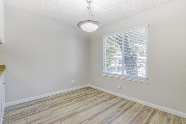 Building Photo - 3104 Sherwood Ave