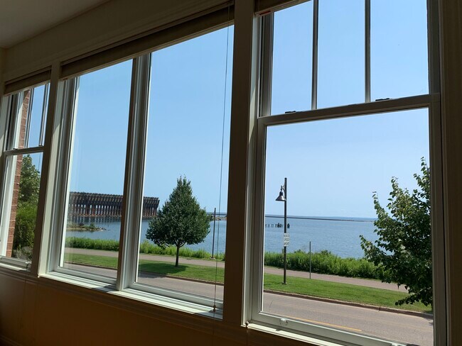 Foto del edificio - 540 S Lakeshore Blvd