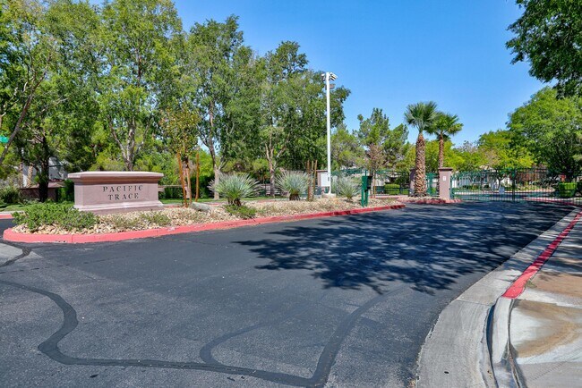 Foto del edificio - 135 Pebble Ridge Rd