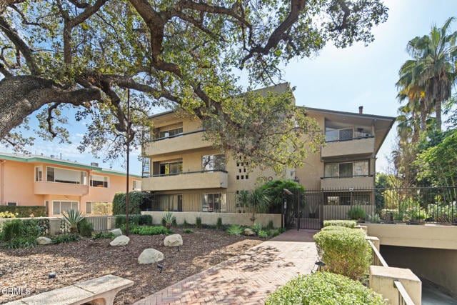 Building Photo - 960 San Pasqual St