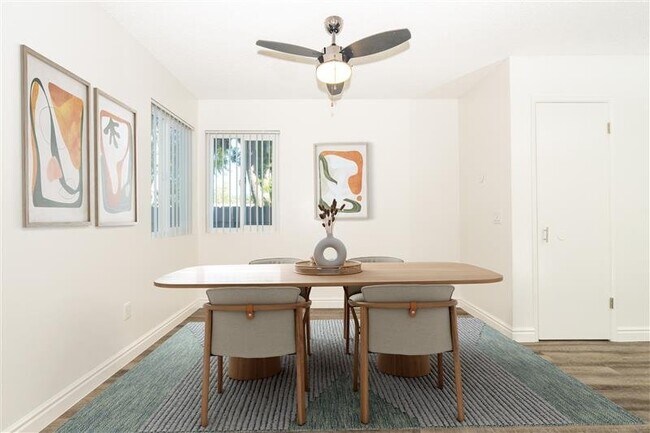 Foto del edificio - 1135 Meadow Lake Dr