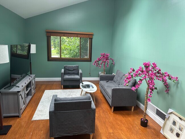 Foto del edificio - 327 N Garfield Ave