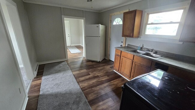 Building Photo - 1 Bed / 1 Bath - Bonus Room! (1st month mo...