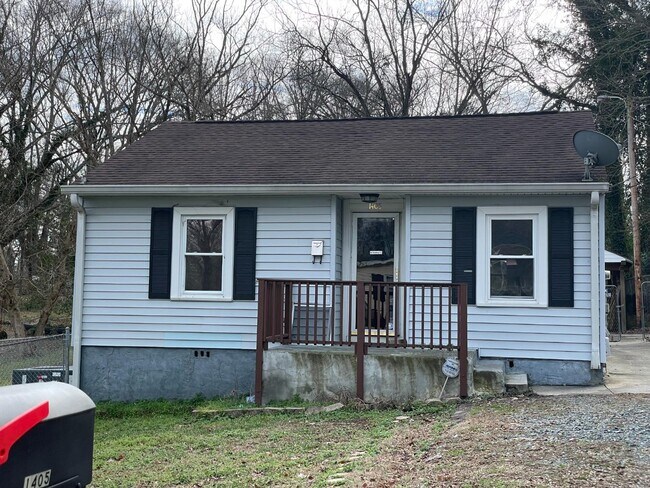 Building Photo - 1405 W Walnut Ave
